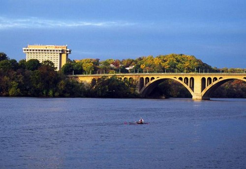 Key Bridge Marriott - image 1