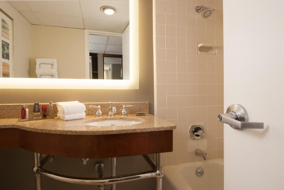 Key Bridge Marriott - image 3