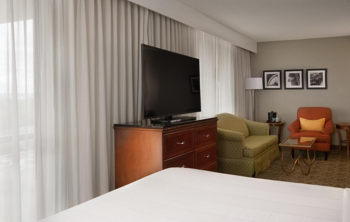 Key Bridge Marriott - image 6