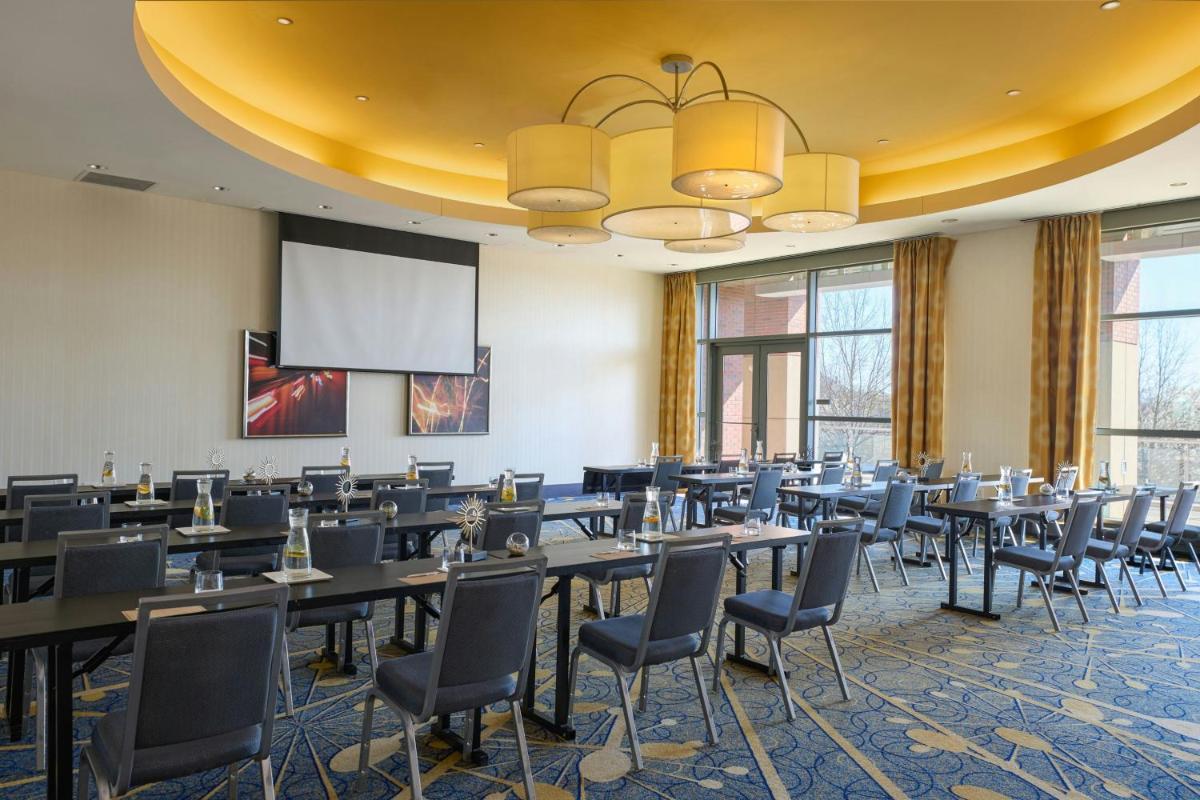 Renaissance Arlington Capital View Hotel - image 5