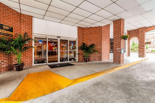 Comfort Inn Ballston - image 1