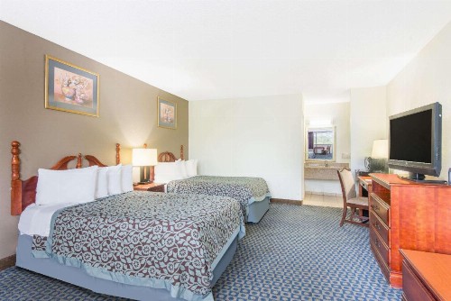 Days Inn by Wyndham Arlington Pentagon - image 10