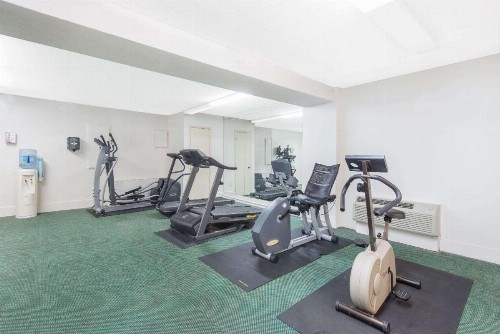 Days Inn by Wyndham Arlington Pentagon - image 3