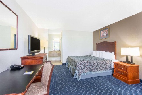 Days Inn by Wyndham Arlington Pentagon - image 4