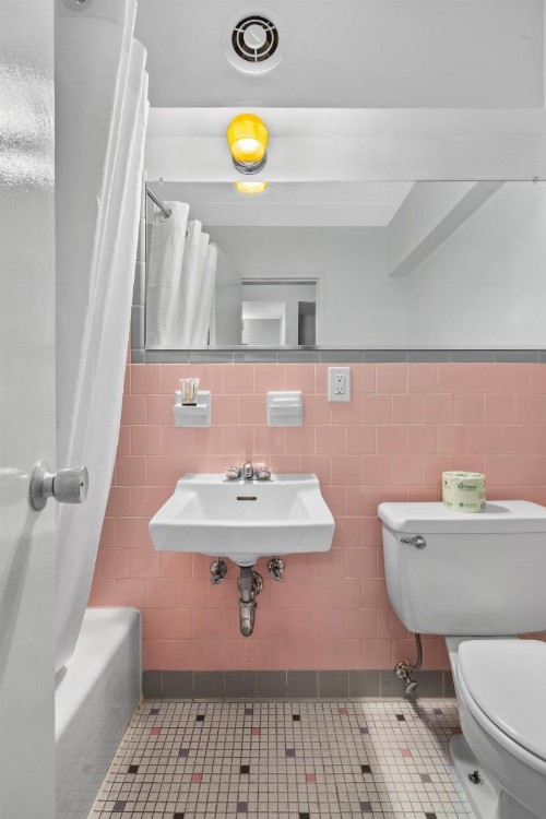Americana Hotel - image 12
