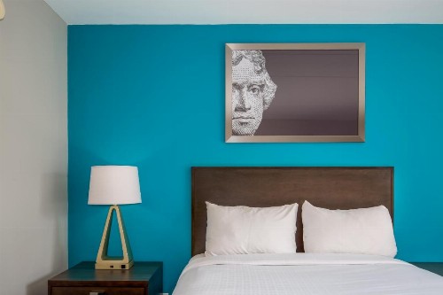 Americana Hotel - image 4