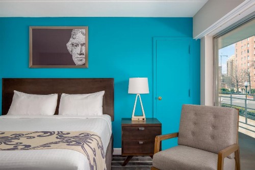 Americana Hotel - image 5