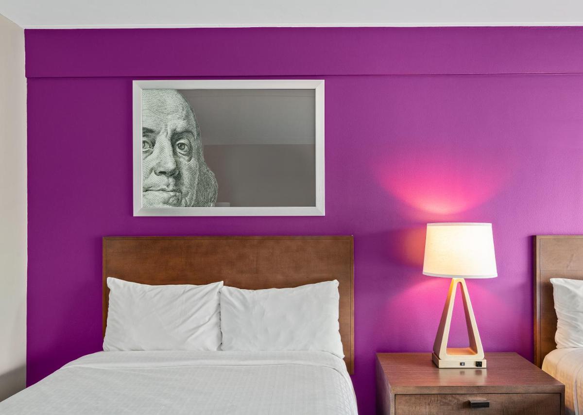 Americana Hotel - image 7