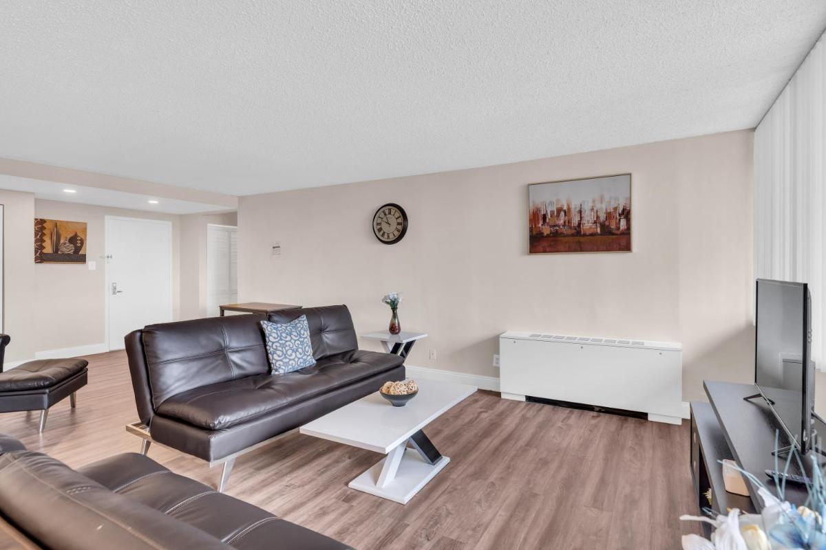 Arlington Fully Furnished Apartments in Crystal City - image 2