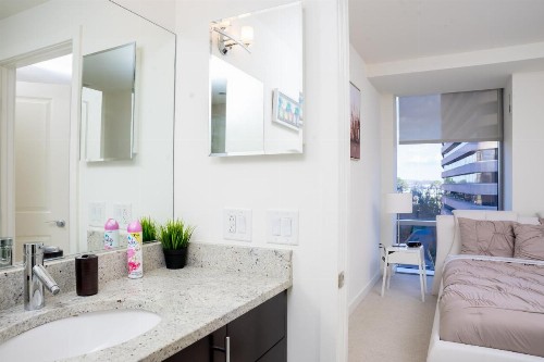 Arlington Fully Furnished Apartments in Crystal City - image 25