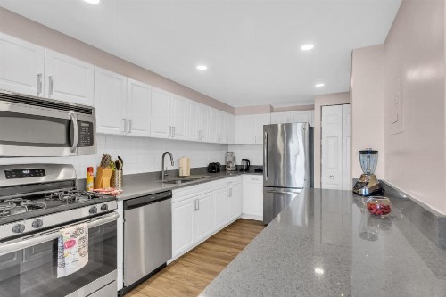 Arlington Fully Furnished Apartments in Crystal City - image 26