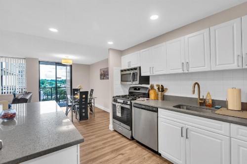 Arlington Fully Furnished Apartments in Crystal City - image 27