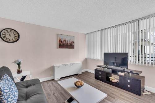 Arlington Fully Furnished Apartments in Crystal City - image 3
