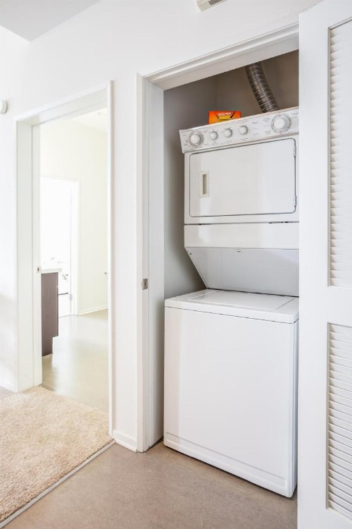 Arlington Fully Furnished Apartments in Crystal City - image 34