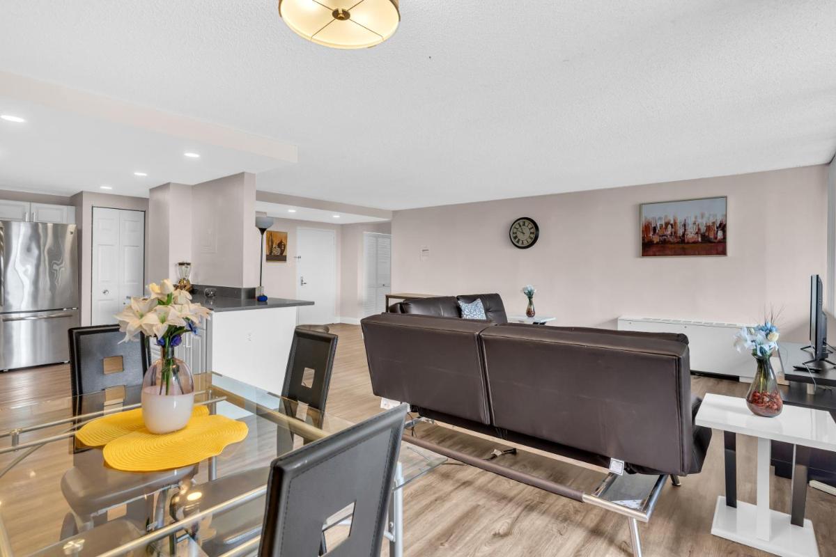 Arlington Fully Furnished Apartments in Crystal City - image 4