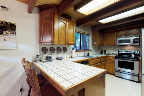 Sherwood Bear Cabin - image 2
