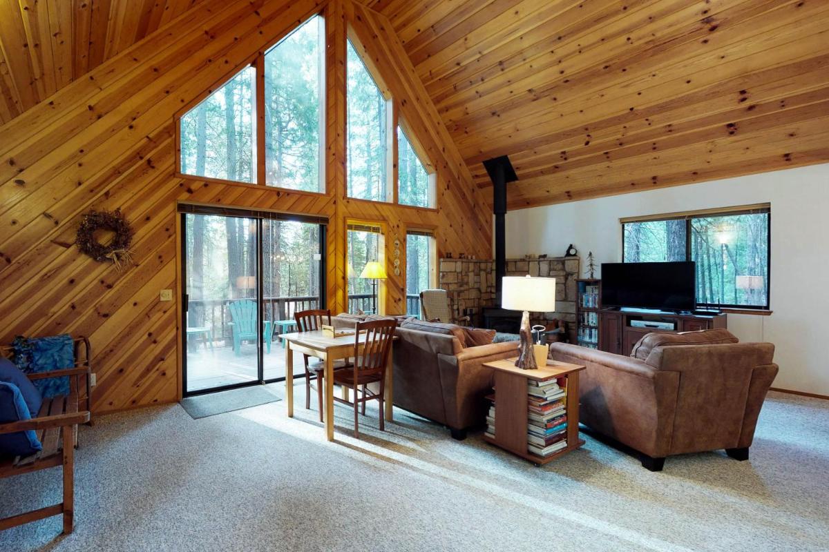 Sherwood Bear Cabin - image 6