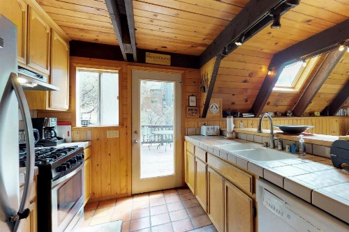 Stiles Mountain Hideaway - image 6
