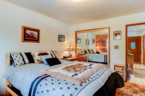 Woodland Chalet - image 9