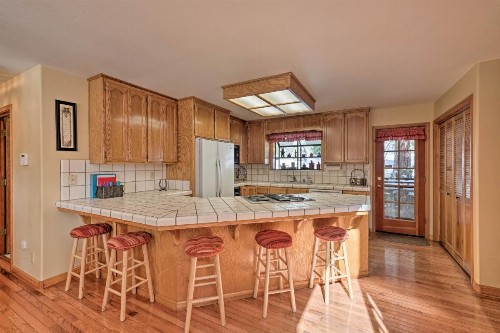 Peaceful Arnold Home with Hot Tub-Mins to Bear Valley - image 12