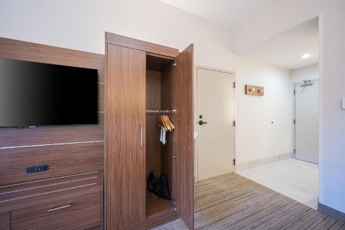 Holiday Inn Express Grover Beach-Pismo Beach Area an IHG Hotel - image 33