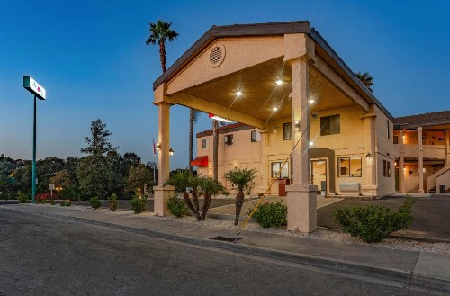 Aloha Inn - image 6