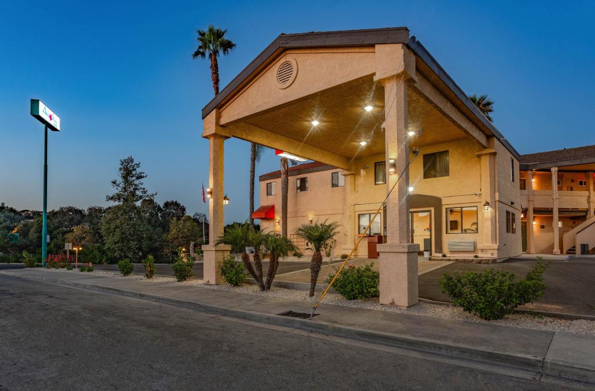 Aloha Inn - image 6