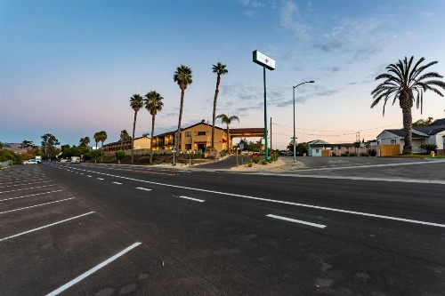 Aloha Inn - image 9
