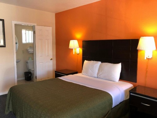 Arroyo Village Inn - image 2