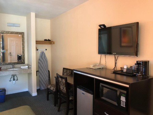 Arroyo Village Inn - image 3
