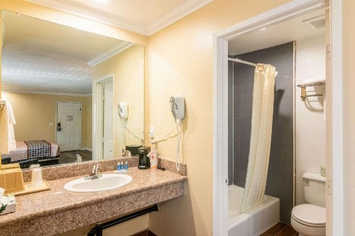 Rodeway Inn Artesia Cerritos - image 11