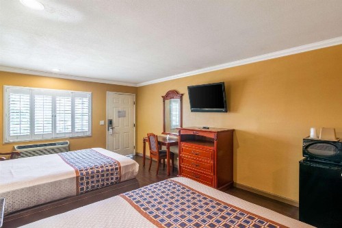 Rodeway Inn Artesia Cerritos - image 14