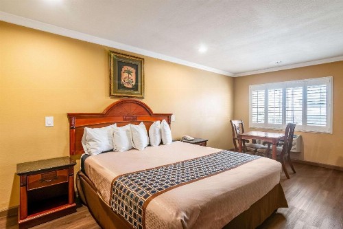Rodeway Inn Artesia Cerritos - image 17