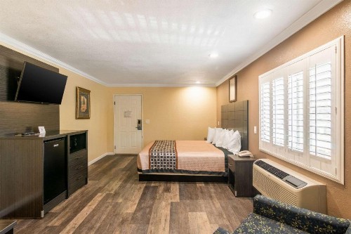 Rodeway Inn Artesia Cerritos - image 22