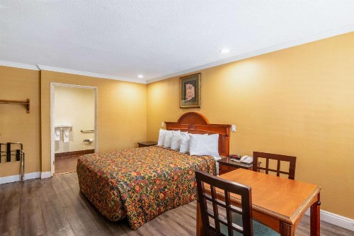 Rodeway Inn Artesia Cerritos - image 26