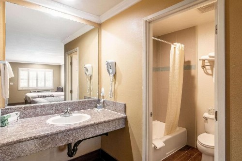 Rodeway Inn Artesia Cerritos - image 28
