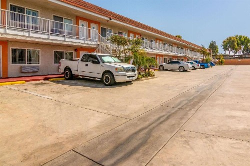 Rodeway Inn Artesia Cerritos - image 5