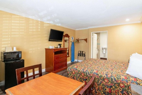 Rodeway Inn Artesia Cerritos - image 7