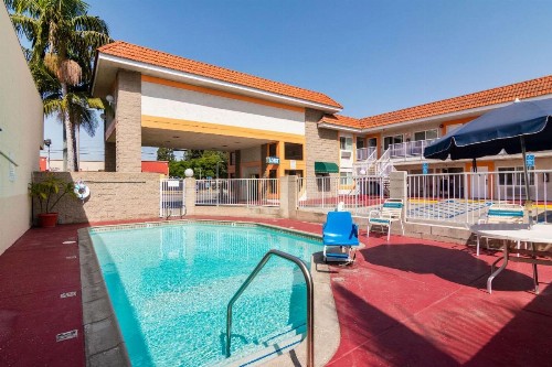 Rodeway Inn Artesia Cerritos - image 9