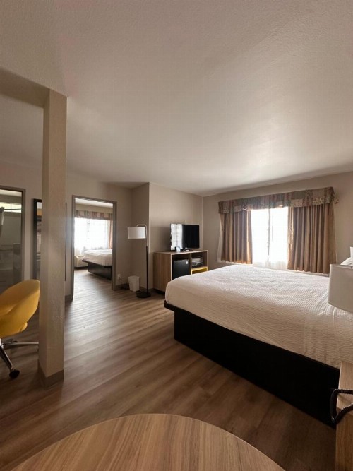 Days Inn & Suites by Wyndham Artesia - image 10