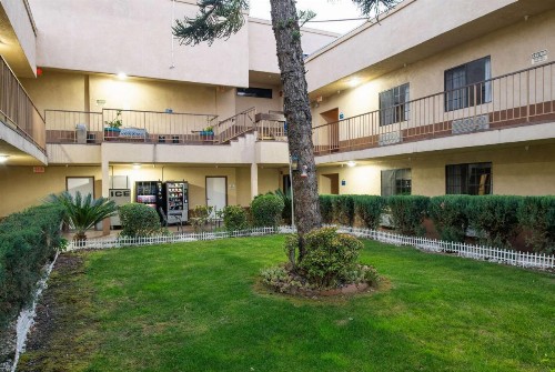 Days Inn & Suites by Wyndham Artesia - image 13