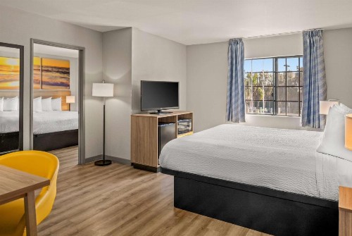 Days Inn & Suites by Wyndham Artesia - image 18