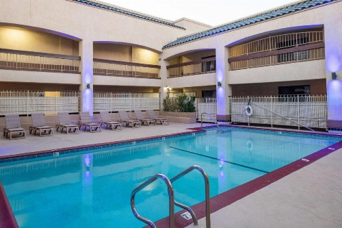 Days Inn & Suites by Wyndham Artesia - image 21