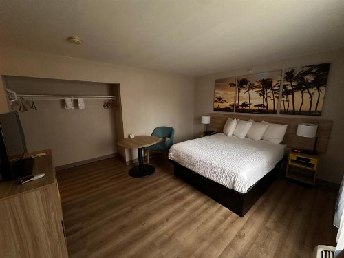 Days Inn & Suites by Wyndham Artesia - image 24