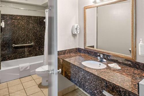 Days Inn & Suites by Wyndham Artesia - image 25