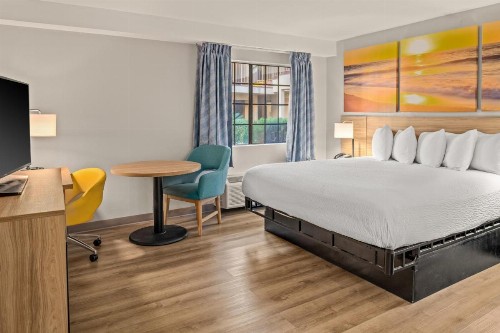 Days Inn & Suites by Wyndham Artesia - image 35