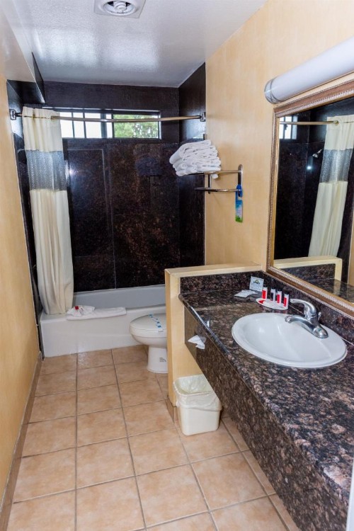 Days Inn & Suites by Wyndham Artesia - image 40