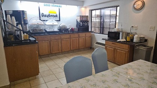 Days Inn & Suites by Wyndham Artesia - image 8