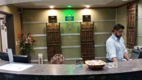 Days Inn & Suites by Wyndham Artesia - image 9