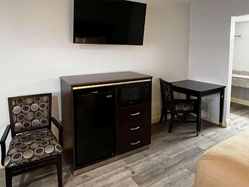 Travelodge by Wyndham Artesia - image 14